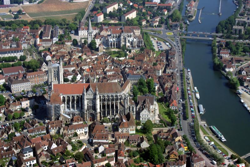 Auxerre (Francia) LA NOUVELLE ETOILE CRUCEROS FRANCIA CRUCEROS BORGOÑA CRUCEROS CANALES DE FRANCIA AUXERRE CRUCEROS FLUVIALES CRUCEROS BARCAZA EUROPEAN WATERWAYS